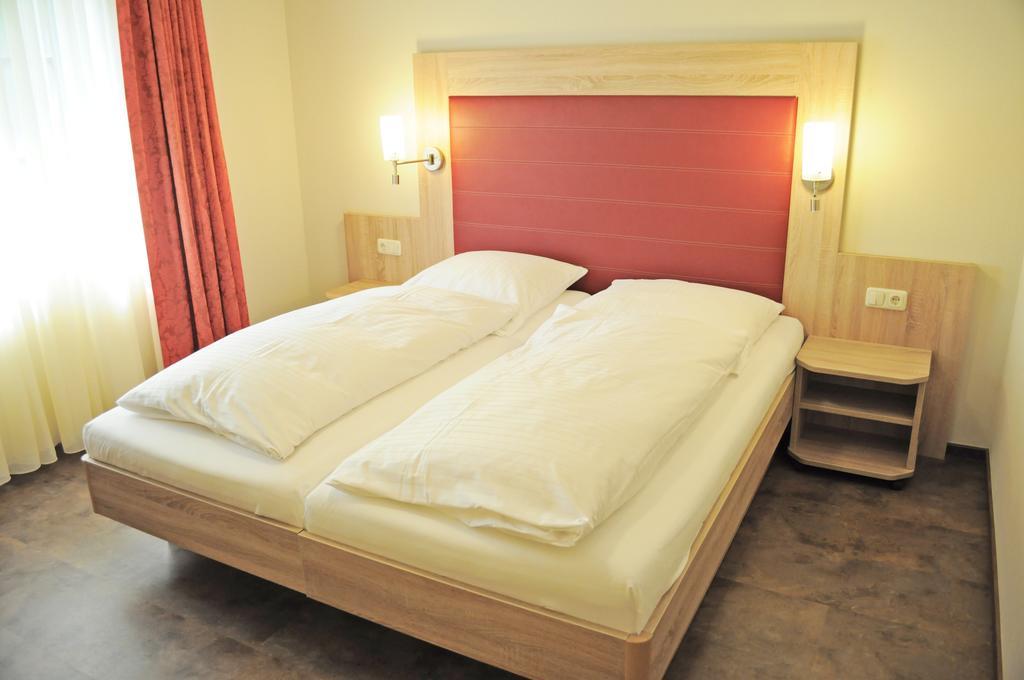 Salz & Pfeffer Im Gasthaus Frorup Hotell Oeversee Exteriör bild